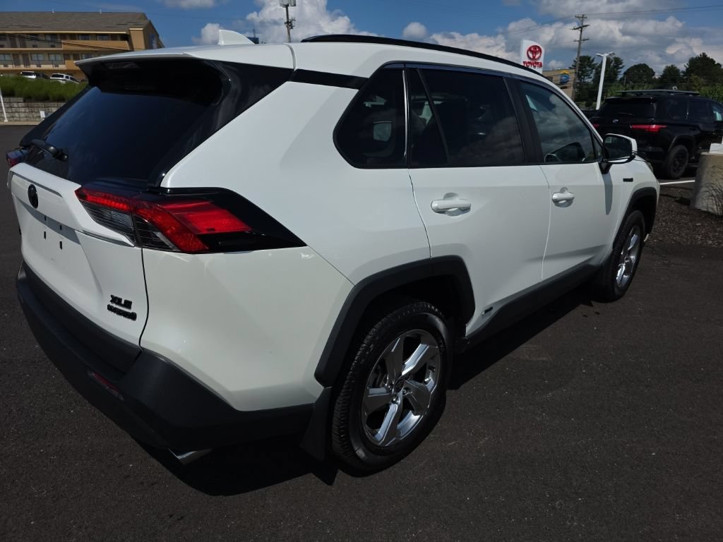 Certified 2021 Toyota RAV4 XLE Premium AWD/4WD image 7