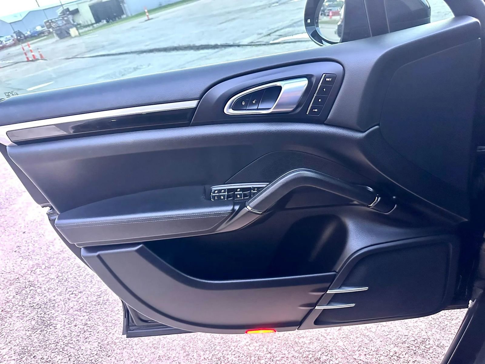 Used 2018 Porsche Cayenne AWD/4WD image 32