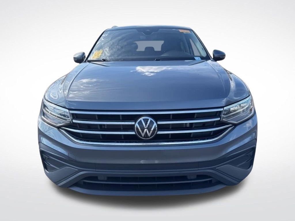 Used 2024 Volkswagen Tiguan SE image 2