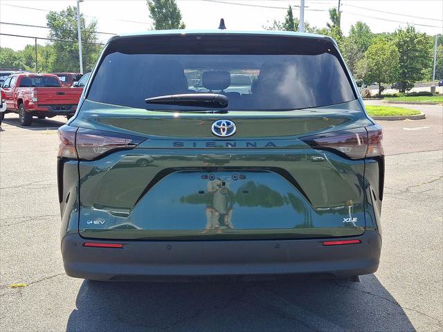 Certified 2025 Toyota Sienna XLE FWD image 24