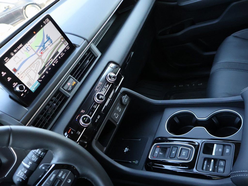 Certified 2025 Honda Pilot Touring image 20