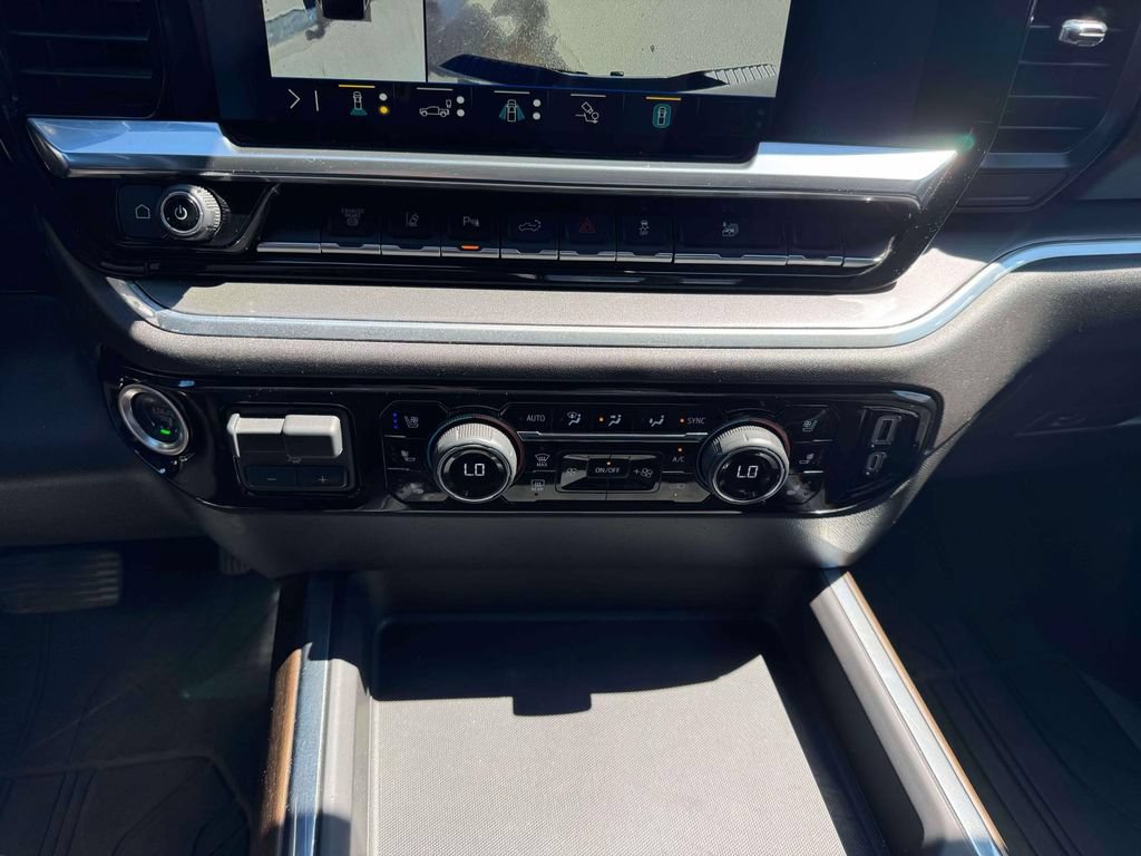 Used 2025 Chevrolet Silverado 3500 High Country AWD/4WD image 31