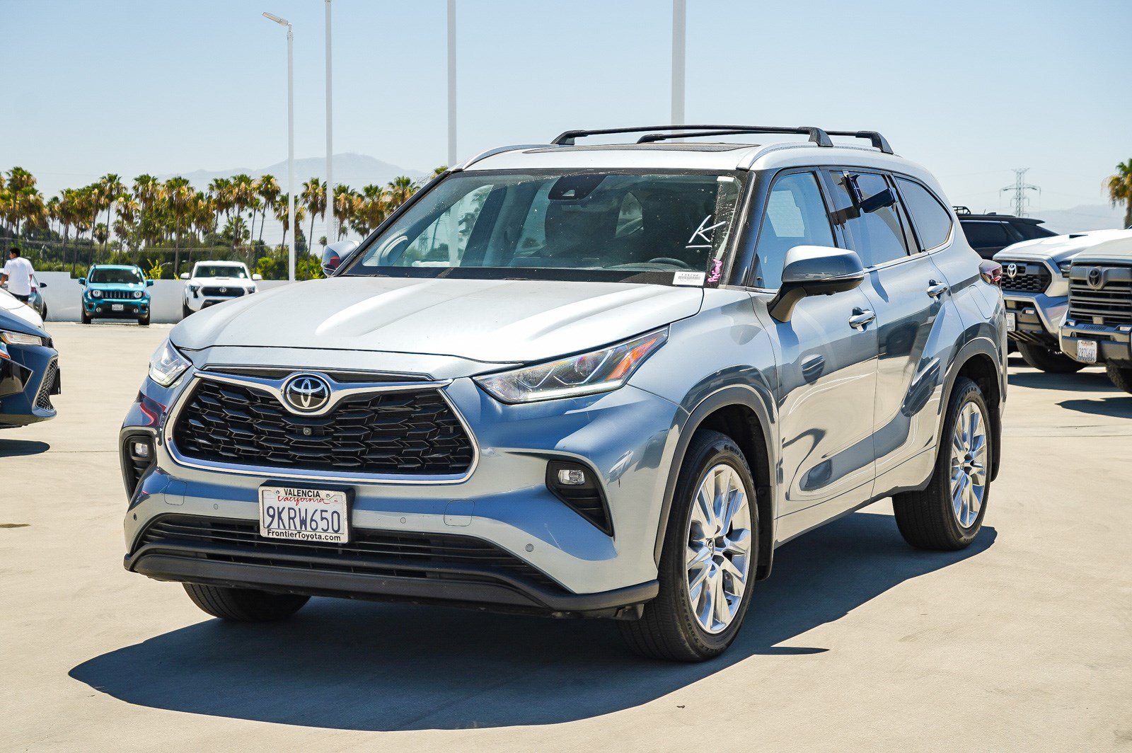 Certified 2024 Toyota Highlander Limited FWD image 3