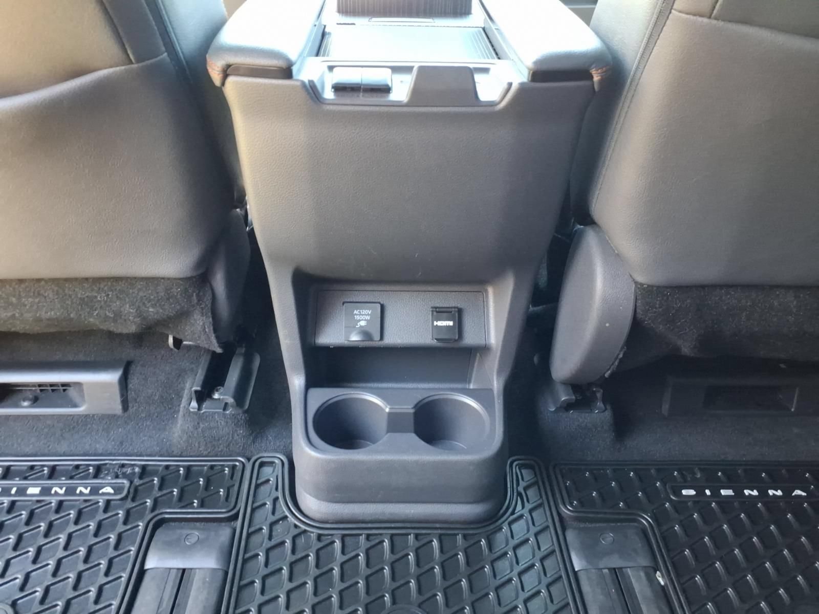 Used 2021 Toyota Sienna XSE AWD/4WD image 34