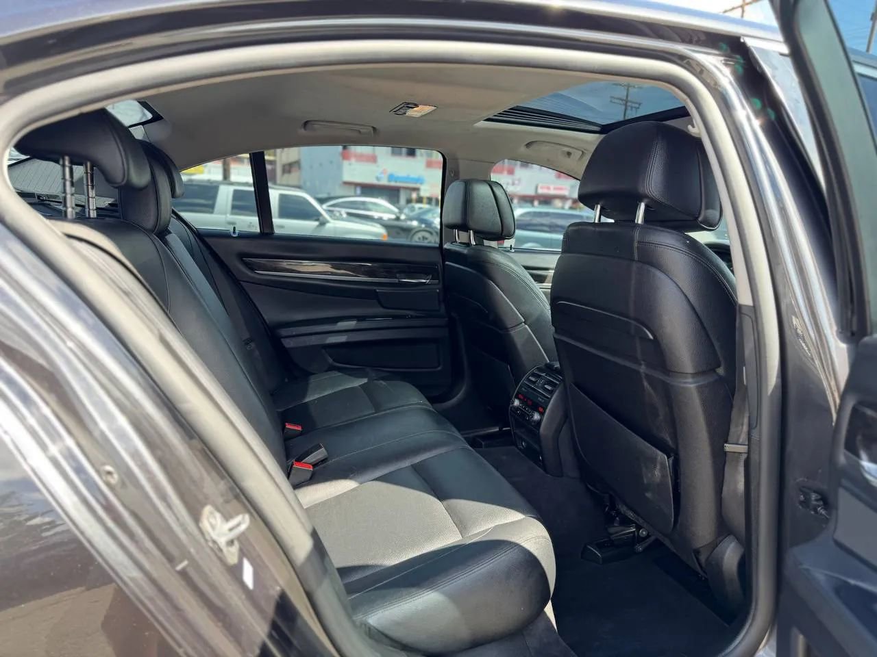 Used 2014 BMW 740i image 32