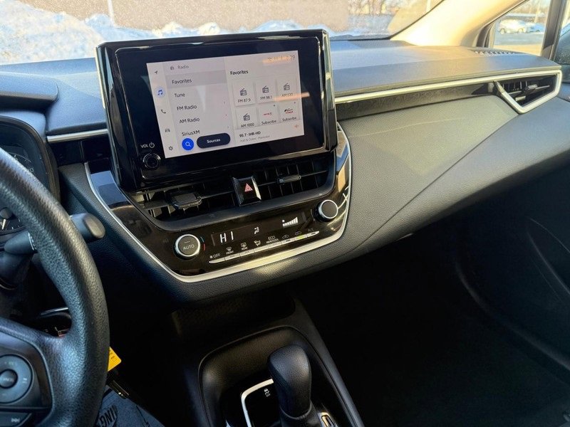 Used 2024 Toyota Corolla LE image 28