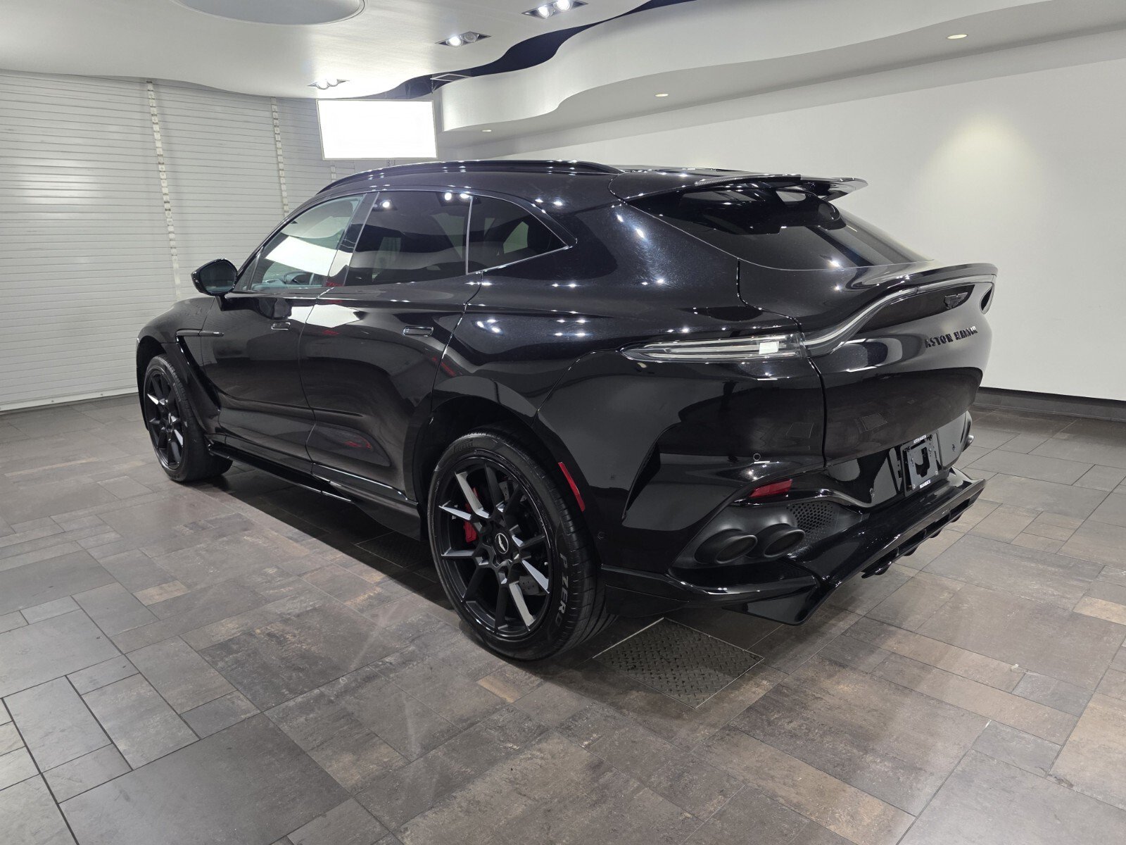 Used 2023 Aston Martin DBX 707 AWD/4WD image 2