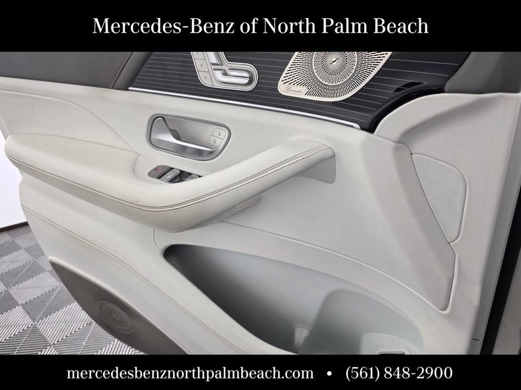 Used 2022 Mercedes-Benz Maybach GLS 600 4MATIC image 28
