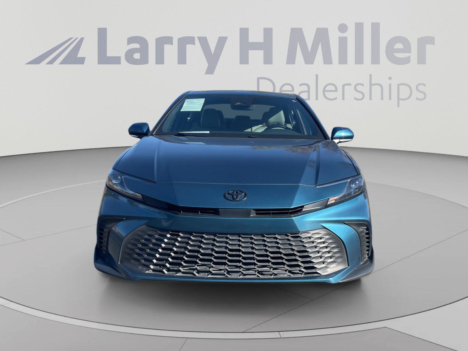 Used 2025 Toyota Camry SE w/ Convenience Package FWD image 8