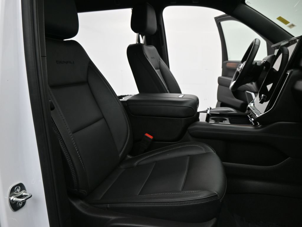 Used 2025 GMC Yukon XL Denali AWD/4WD image 26