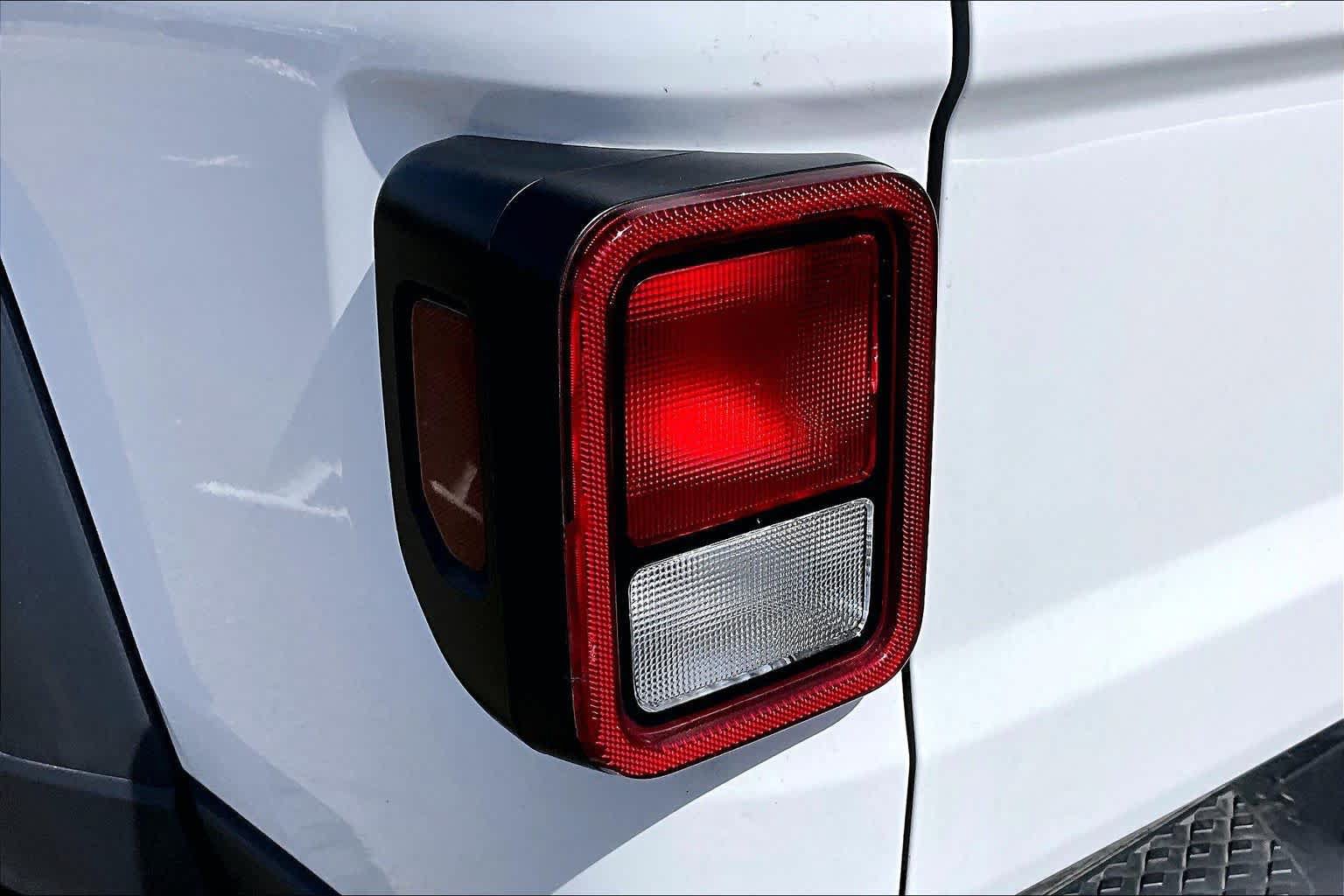 Used 2023 Jeep Gladiator Sport w/ Trailer Tow Package AWD/4WD image 28