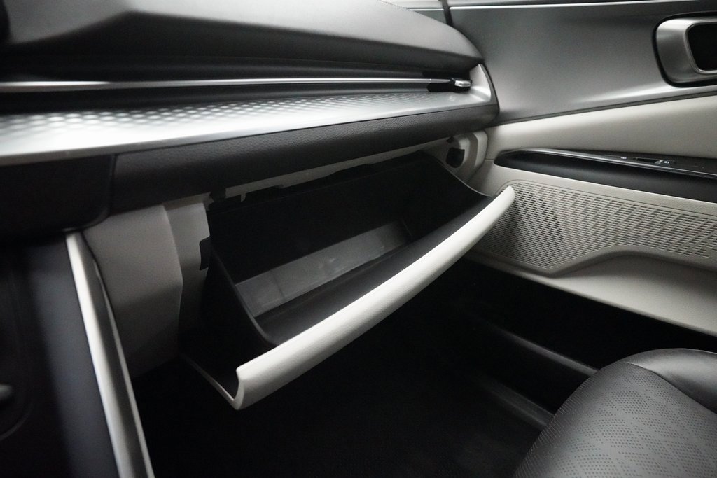 Certified 2024 Kia Carnival LX image 30