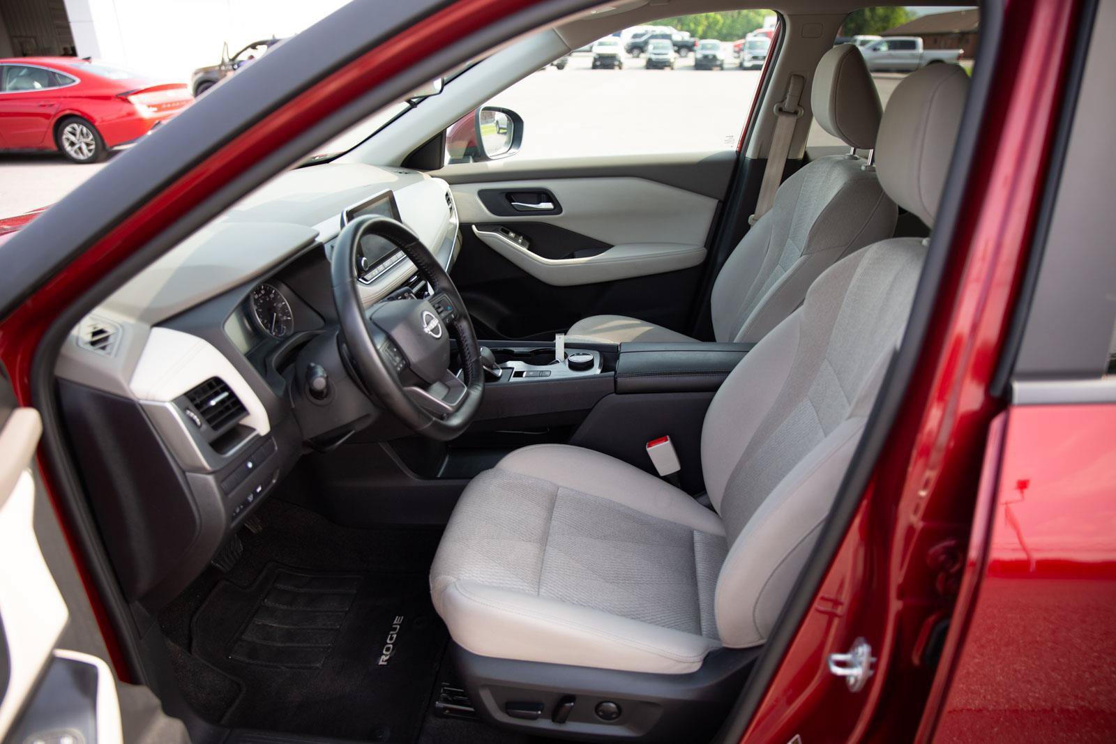 Used 2025 Nissan Rogue SV AWD/4WD image 20