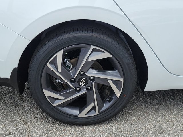 New 2026 Hyundai Elantra Limited FWD image 5