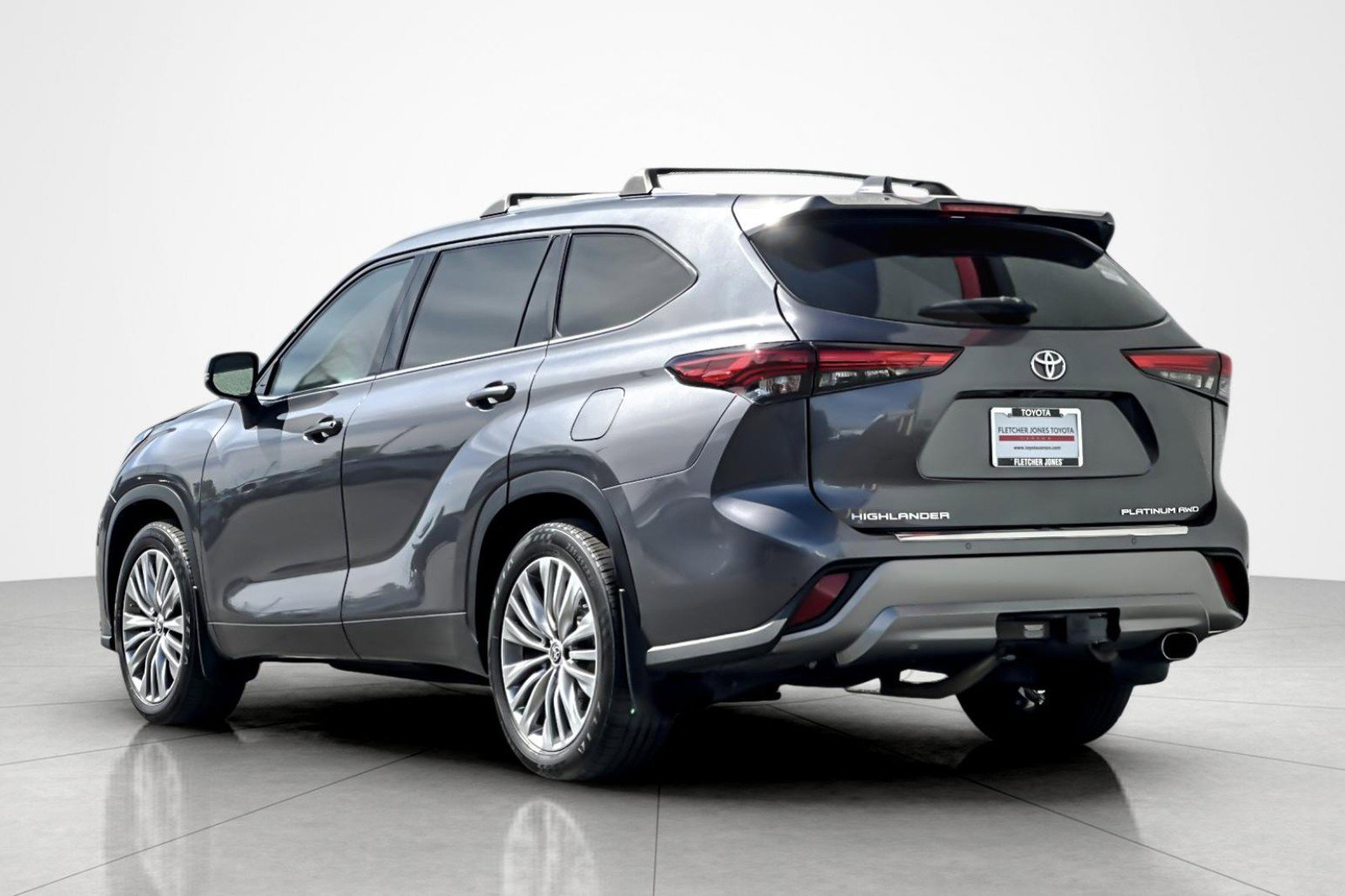 Used 2021 Toyota Highlander Platinum image 3