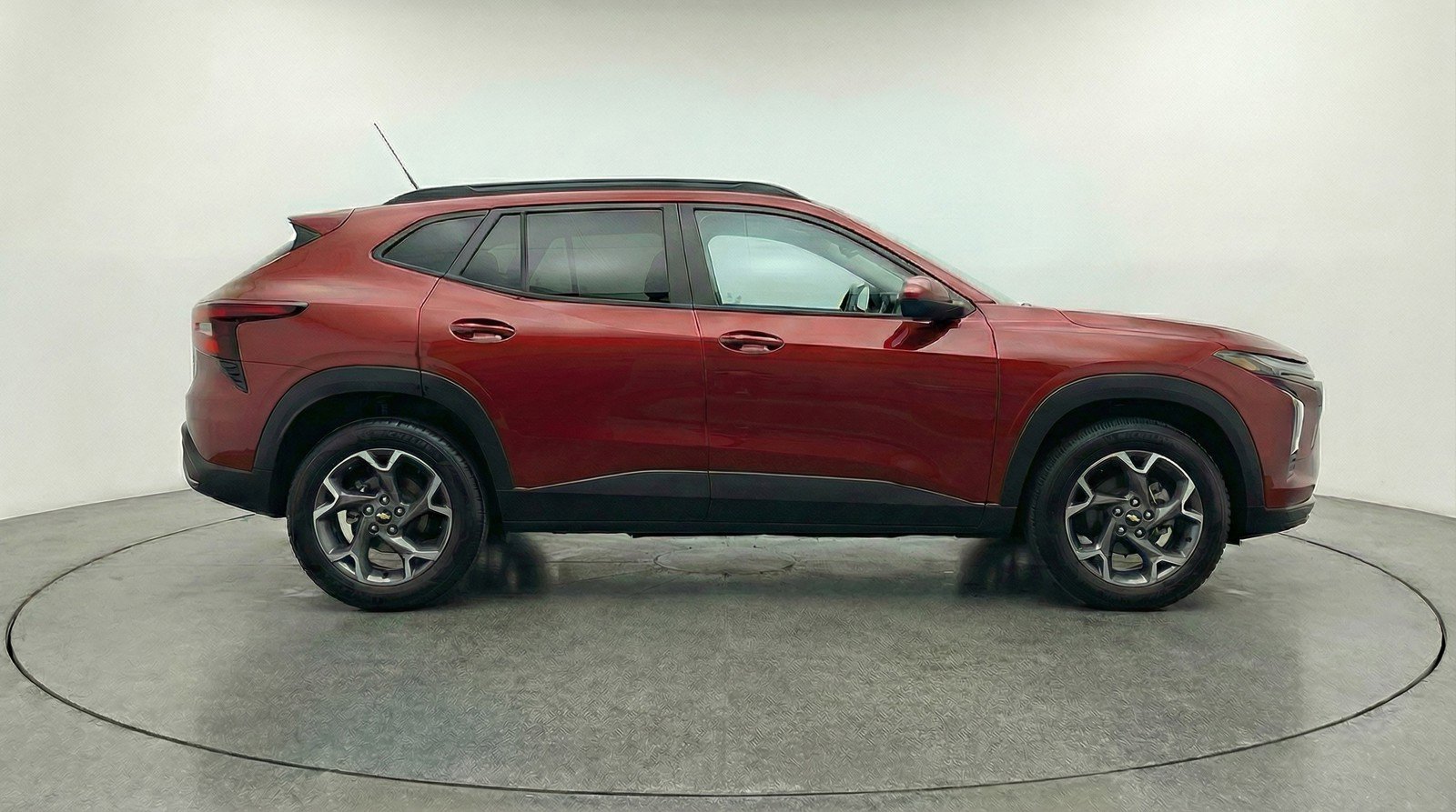 Used 2025 Chevrolet Trax LT FWD image 11
