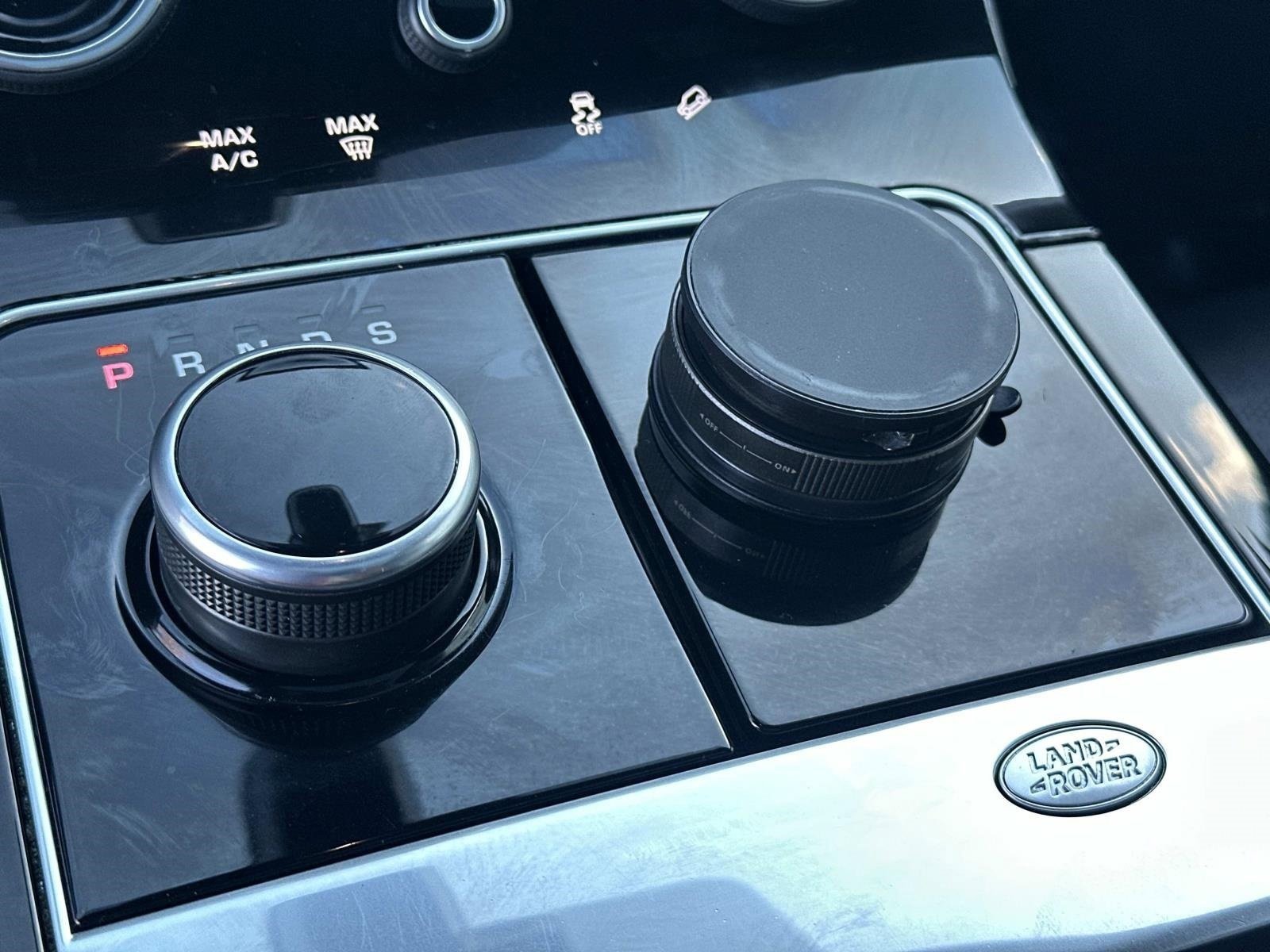 Used 2018 Land Rover Range Rover Velar R-Dynamic HSE image 15