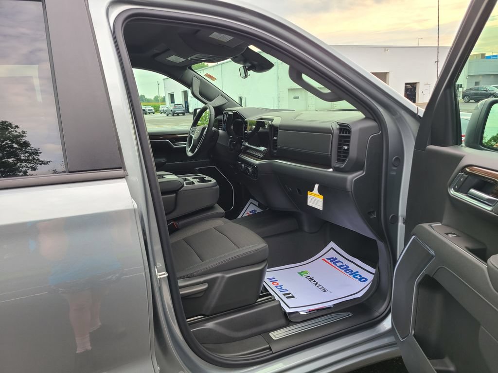 New 2026 Chevrolet Silverado 1500 RST AWD/4WD image 7