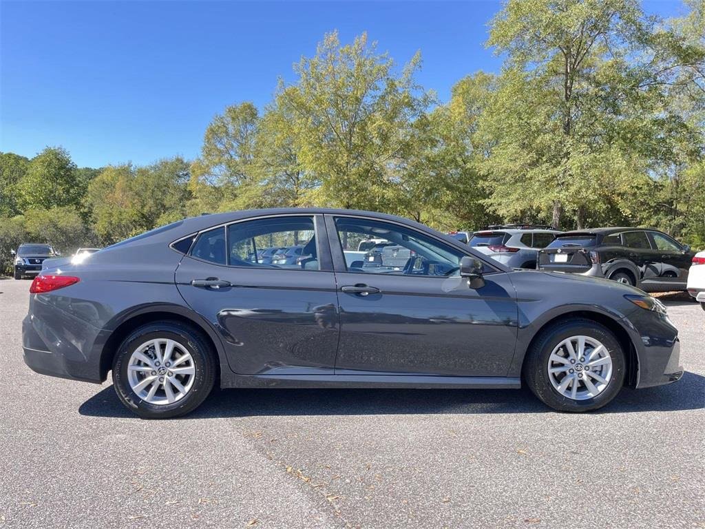 Used 2025 Toyota Camry LE image 7