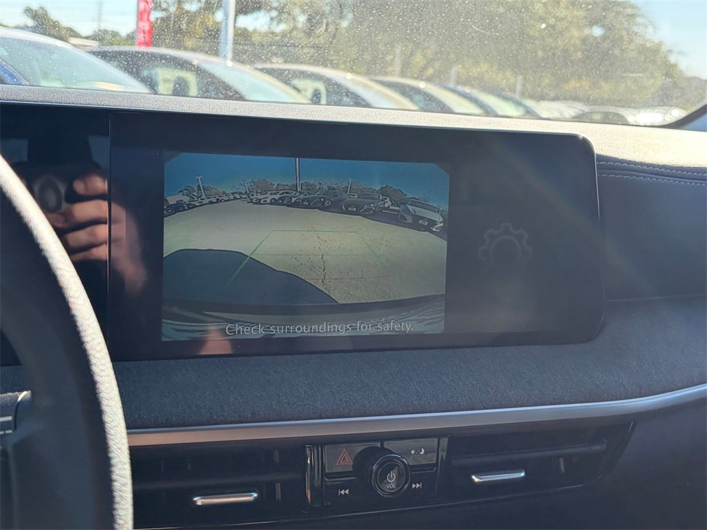 Certified 2025 Nissan Kicks SV image 18