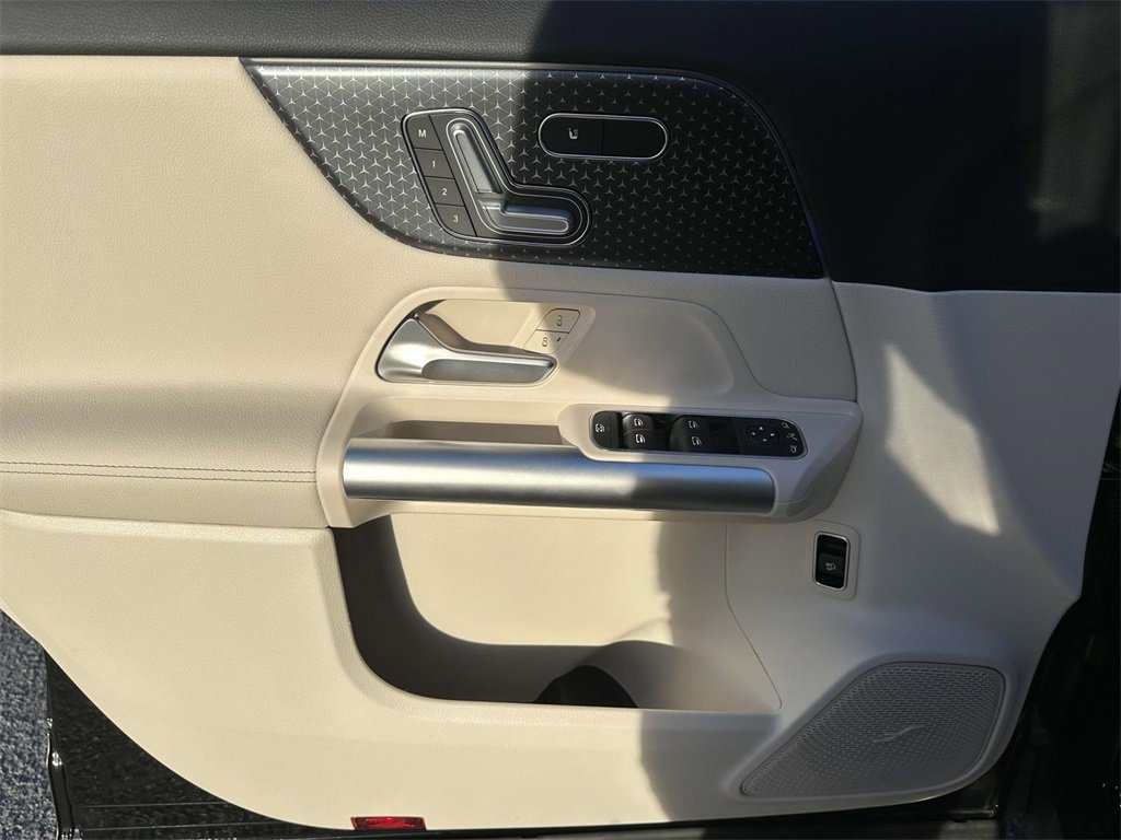 New 2025 Mercedes-Benz GLA 250 image 11