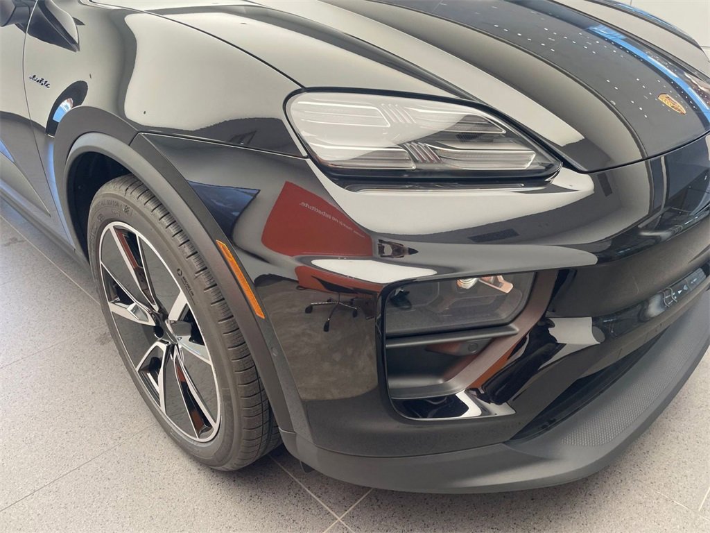 New 2025 Porsche Macan 4S Electric image 28