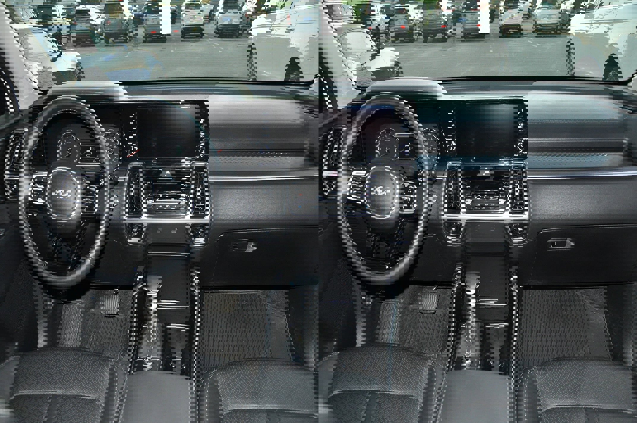 Used 2023 Kia Sorento S w/ Panoramic Sunroof Package image 18