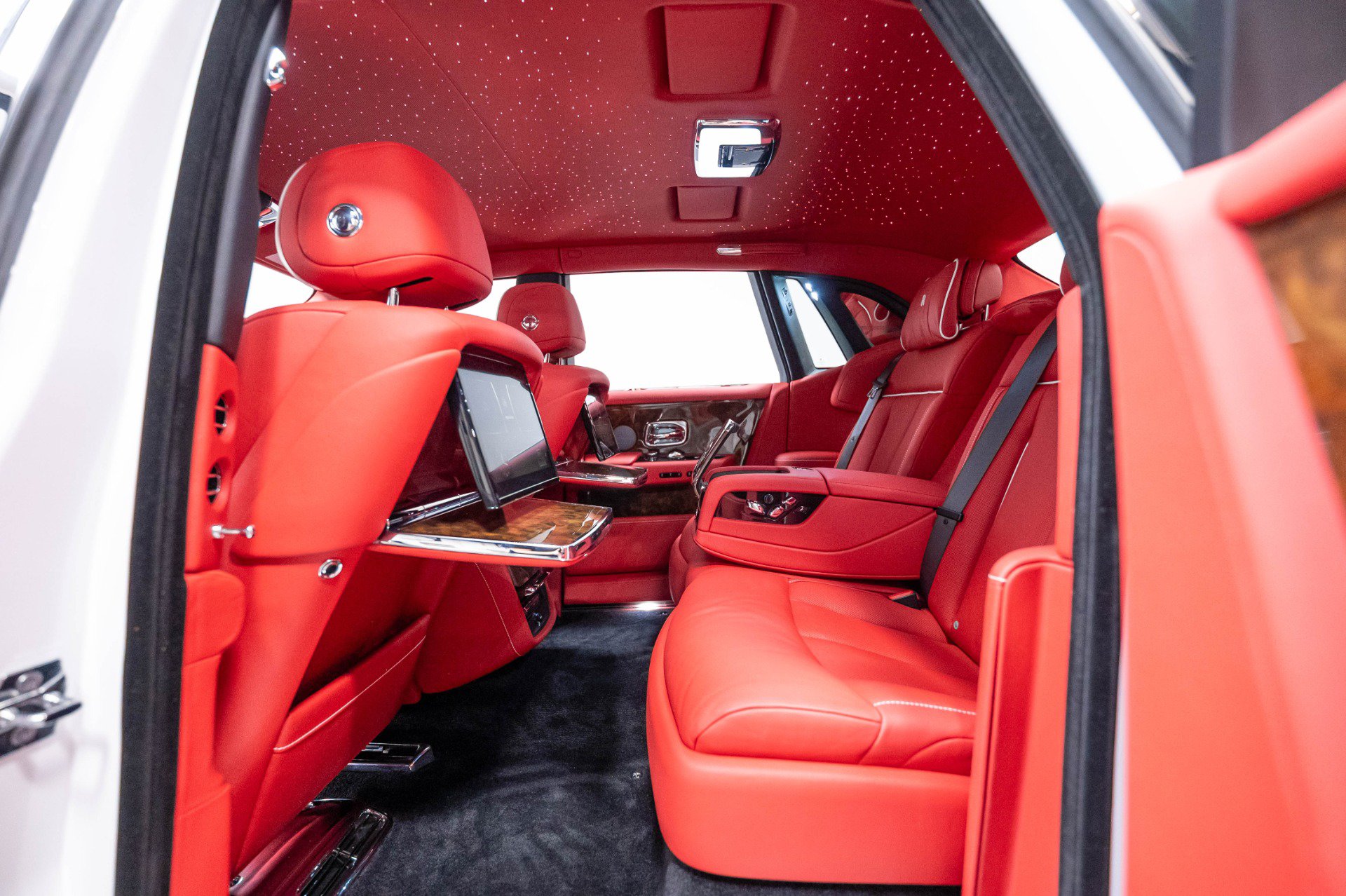 Used 2019 Rolls-Royce Phantom Sedan RWD image 28