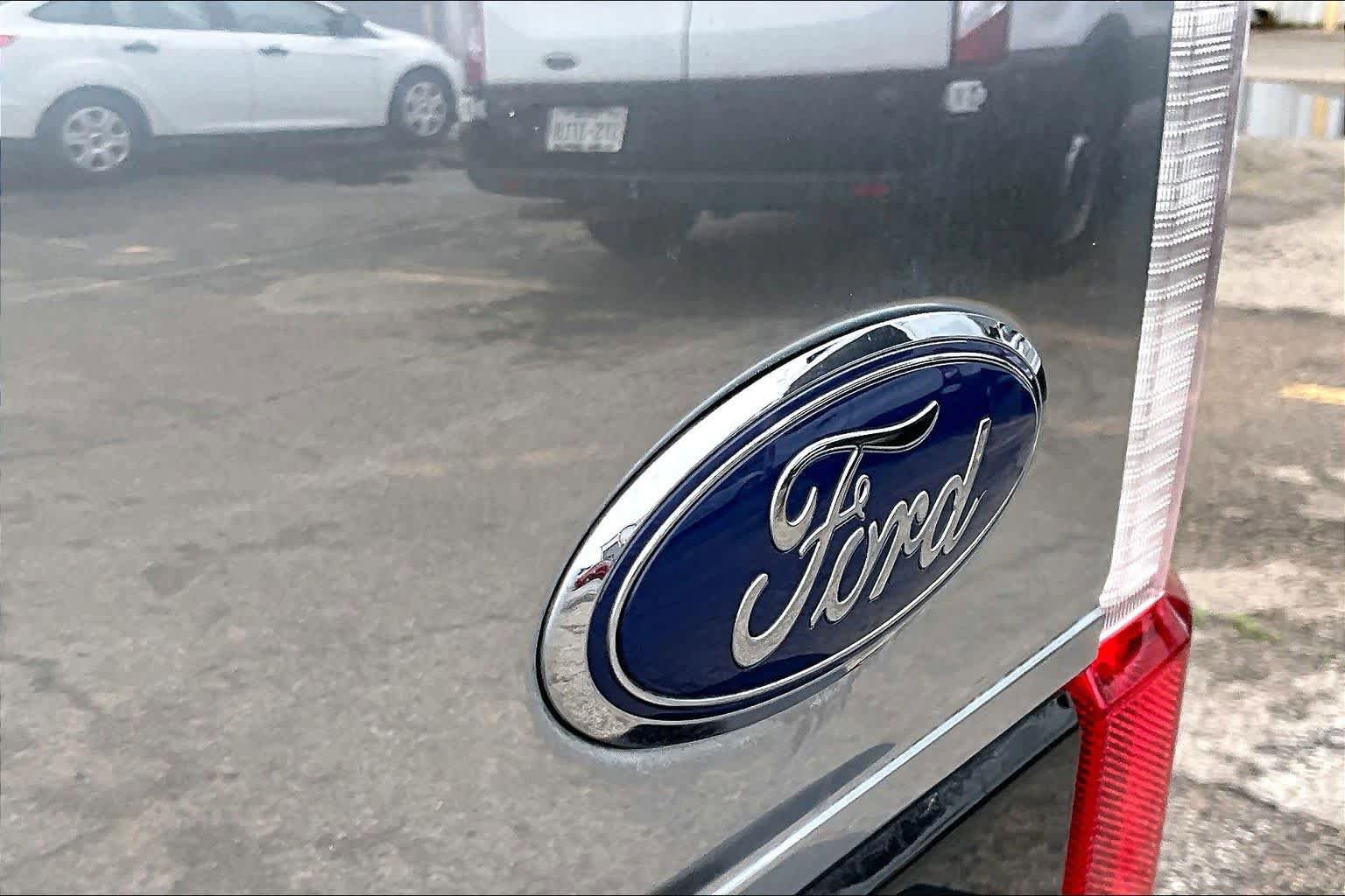 Used 2019 Ford F350 Platinum w/ Platinum Ultimate Package AWD/4WD image 31