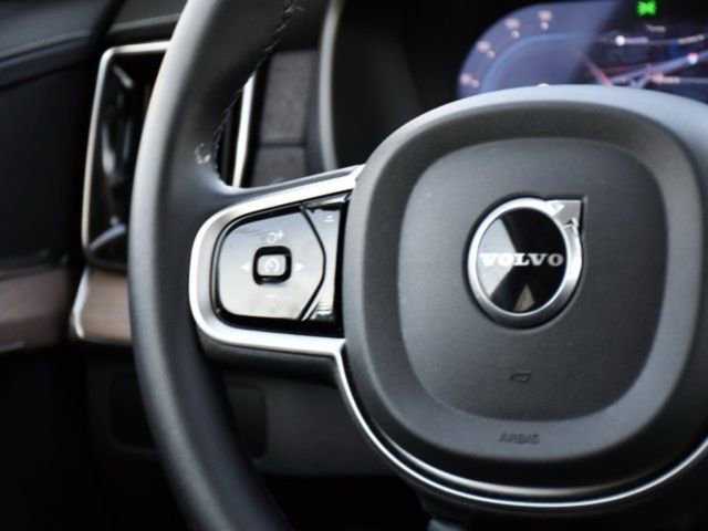 Used 2025 Volvo XC90 B5 Plus image 19
