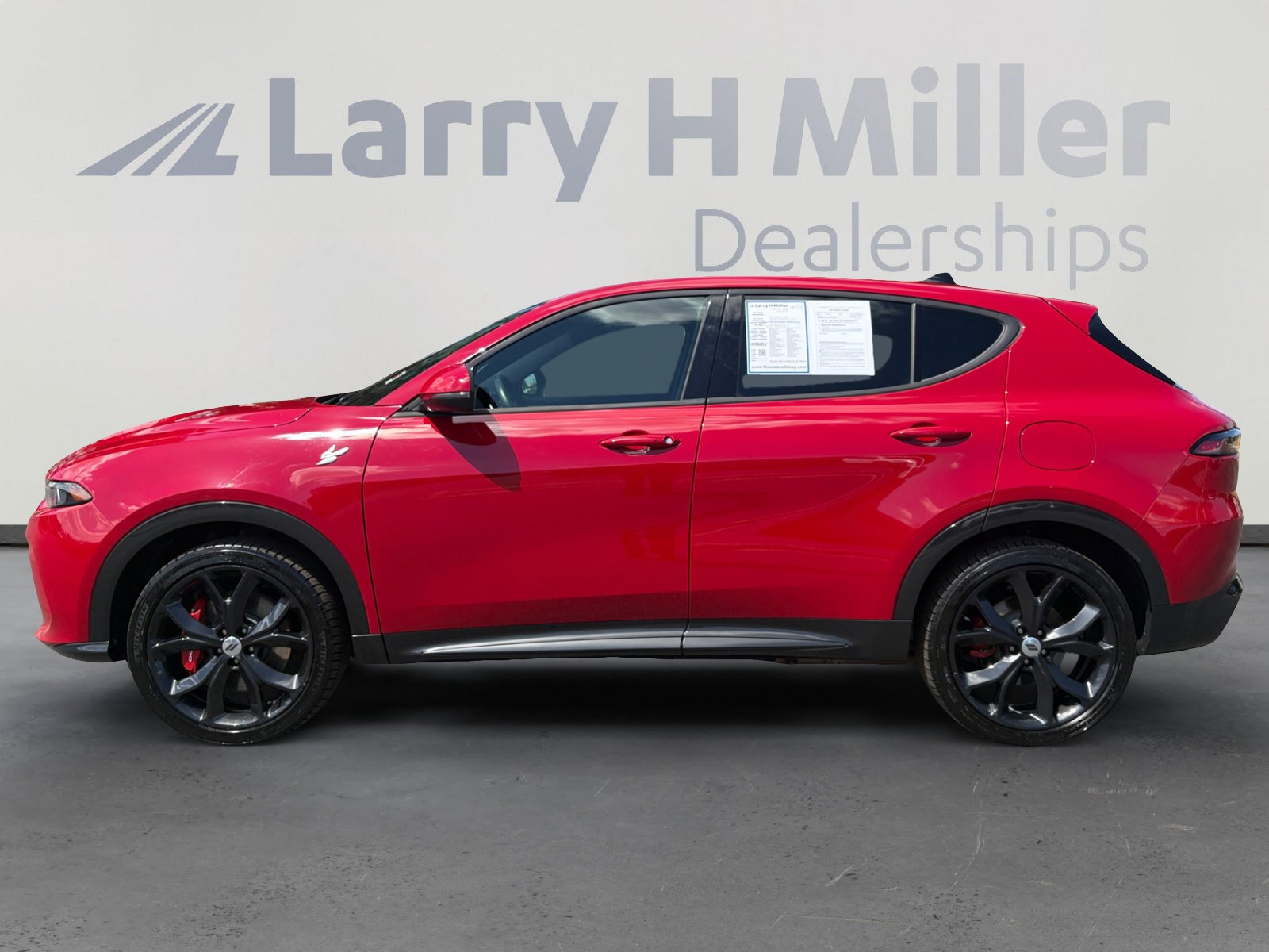 Used 2024 Dodge Hornet R/T w/ Track Pack AWD/4WD image 2