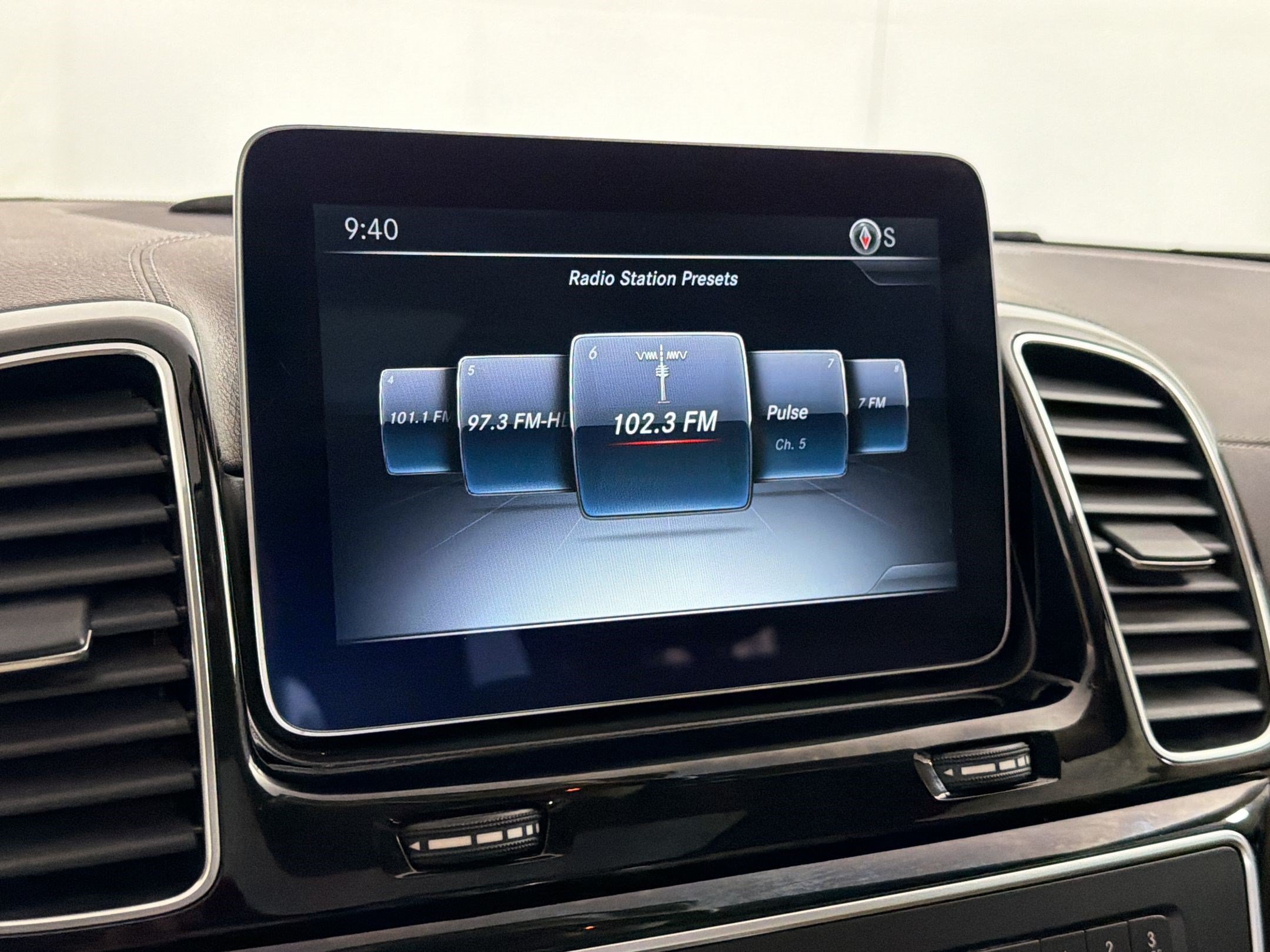 Used 2017 Mercedes-Benz GLS 450 4MATIC image 22