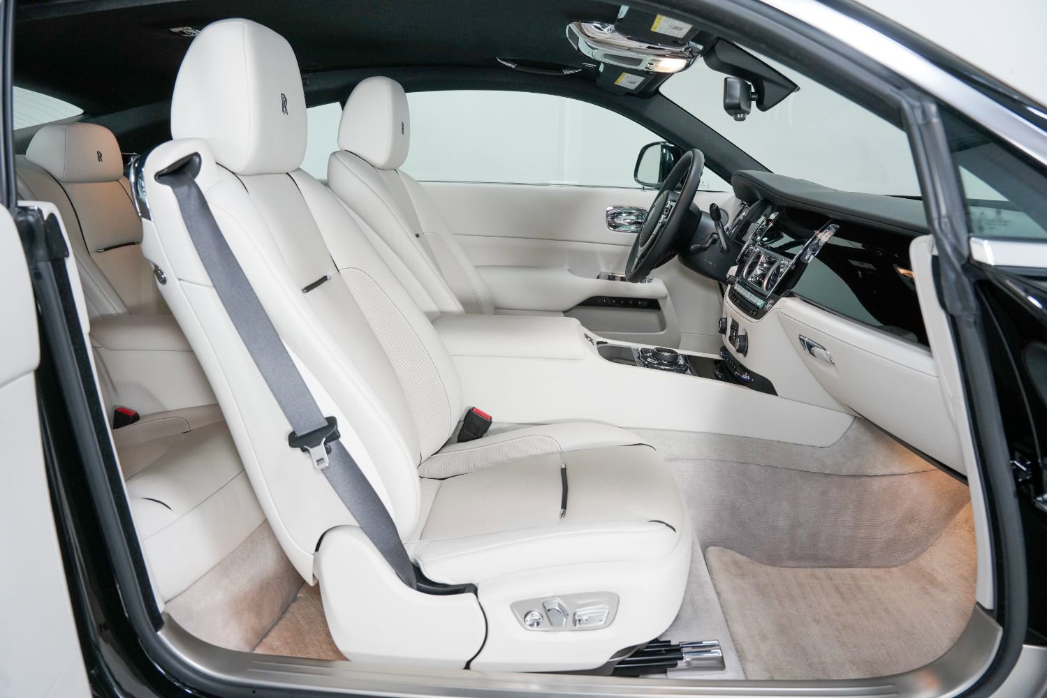 Used 2017 Rolls-Royce Wraith image 12