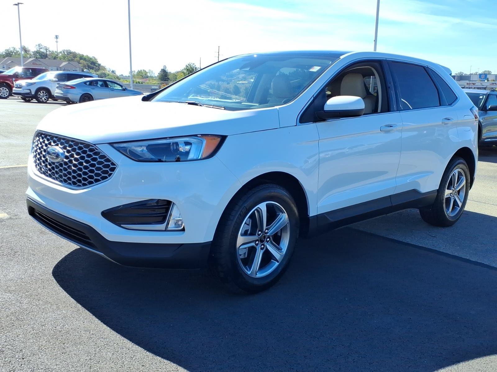 Used 2024 Ford Edge SEL w/ Convenience Package AWD/4WD image 3