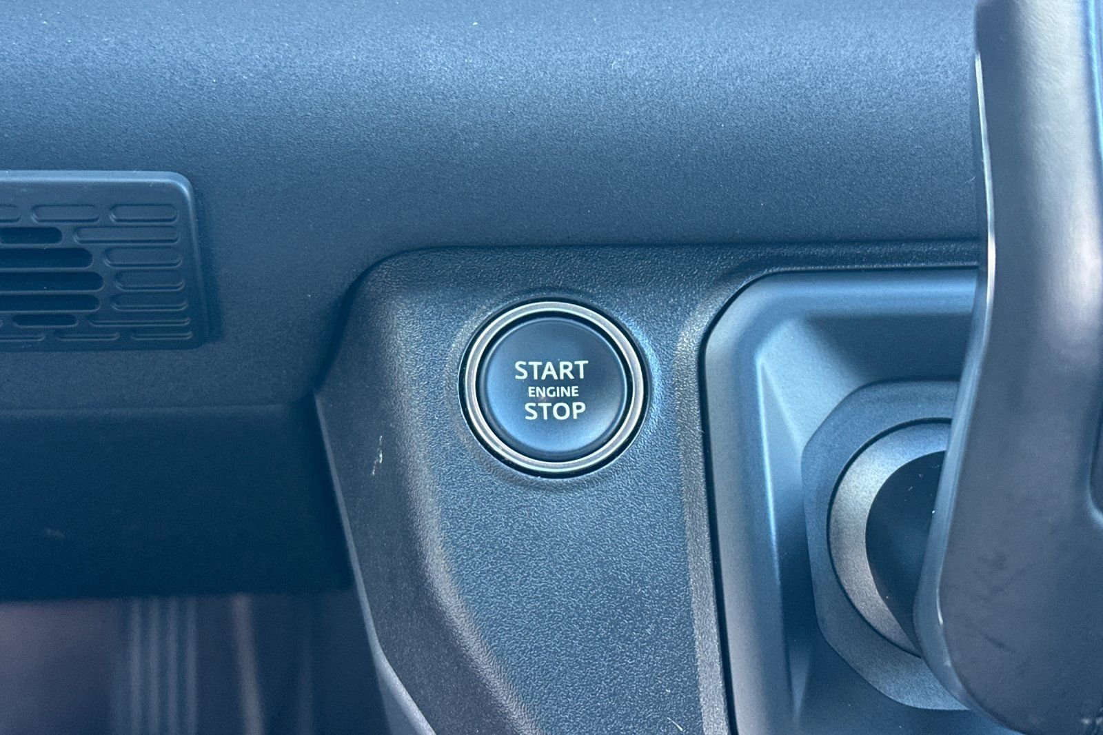 Used 2023 Land Rover Defender 110 X-Dynamic SE image 28