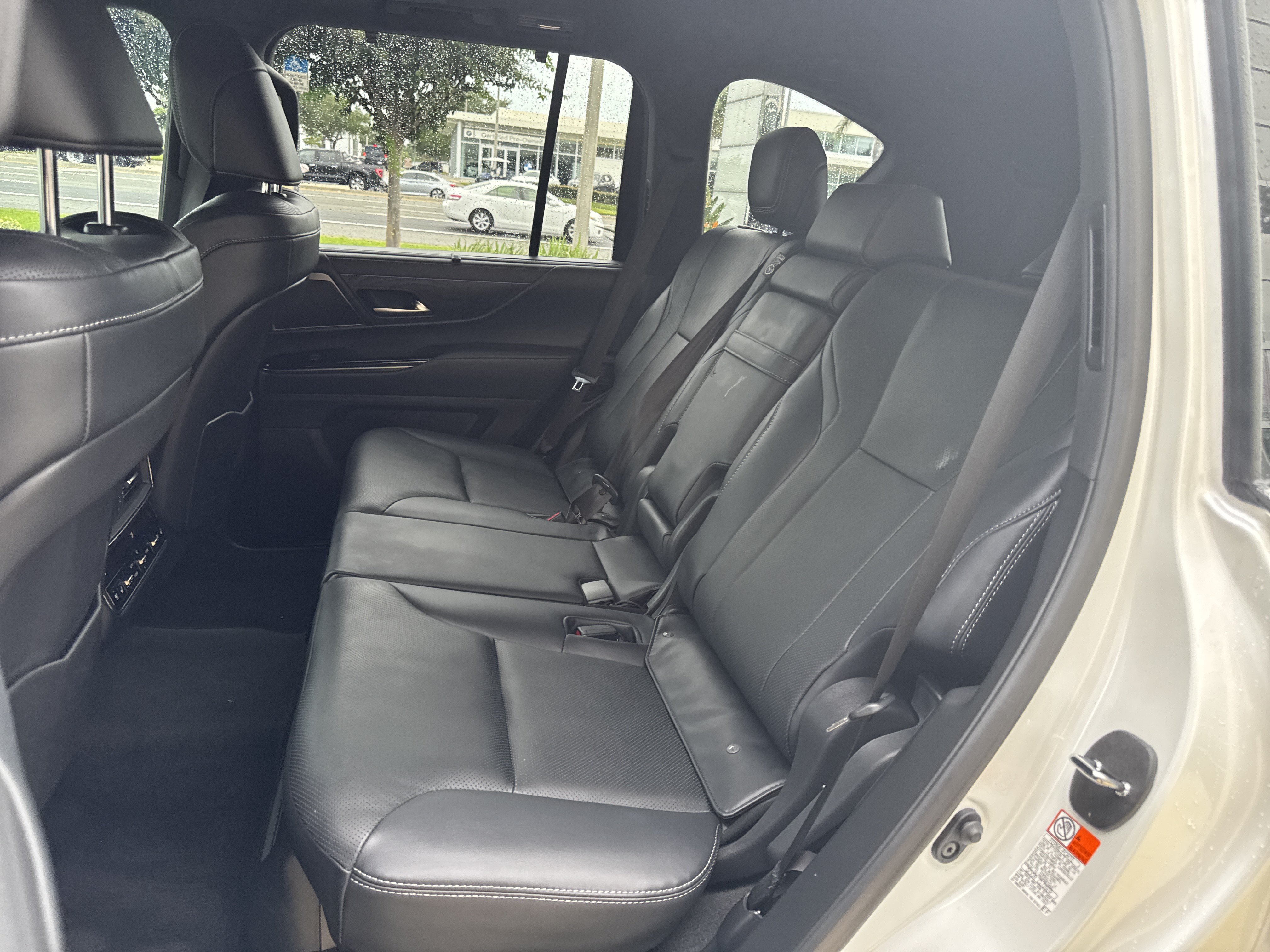 Used 2025 Lexus LX 600 4WD w/ Luxury Package image 15