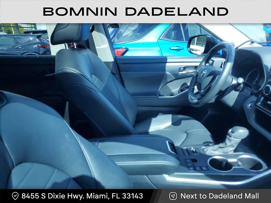 Used 2024 Toyota Highlander LE image 17