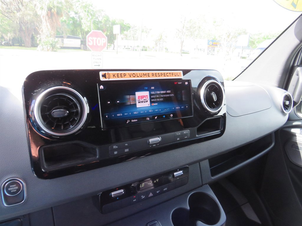 Used 2022 Mercedes-Benz Sprinter 4500 image 6