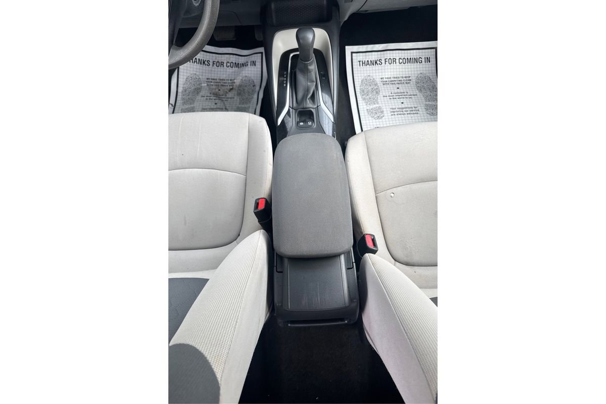 Used 2020 Toyota Corolla LE FWD image 13