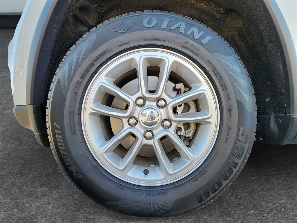 Used 2020 Jeep Grand Cherokee Laredo image 14