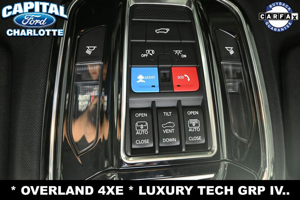 Used 2022 Jeep Grand Cherokee Overland w/ Advanced Protech Group III AWD/4WD image 17