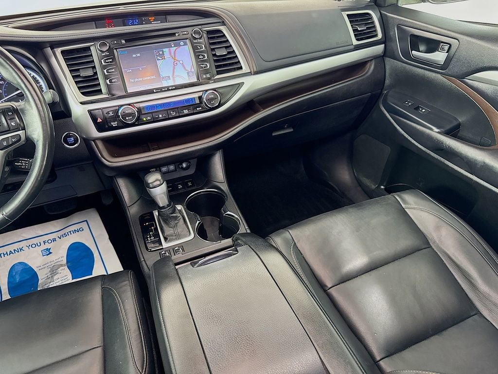 Used 2018 Toyota Highlander XLE AWD/4WD image 30