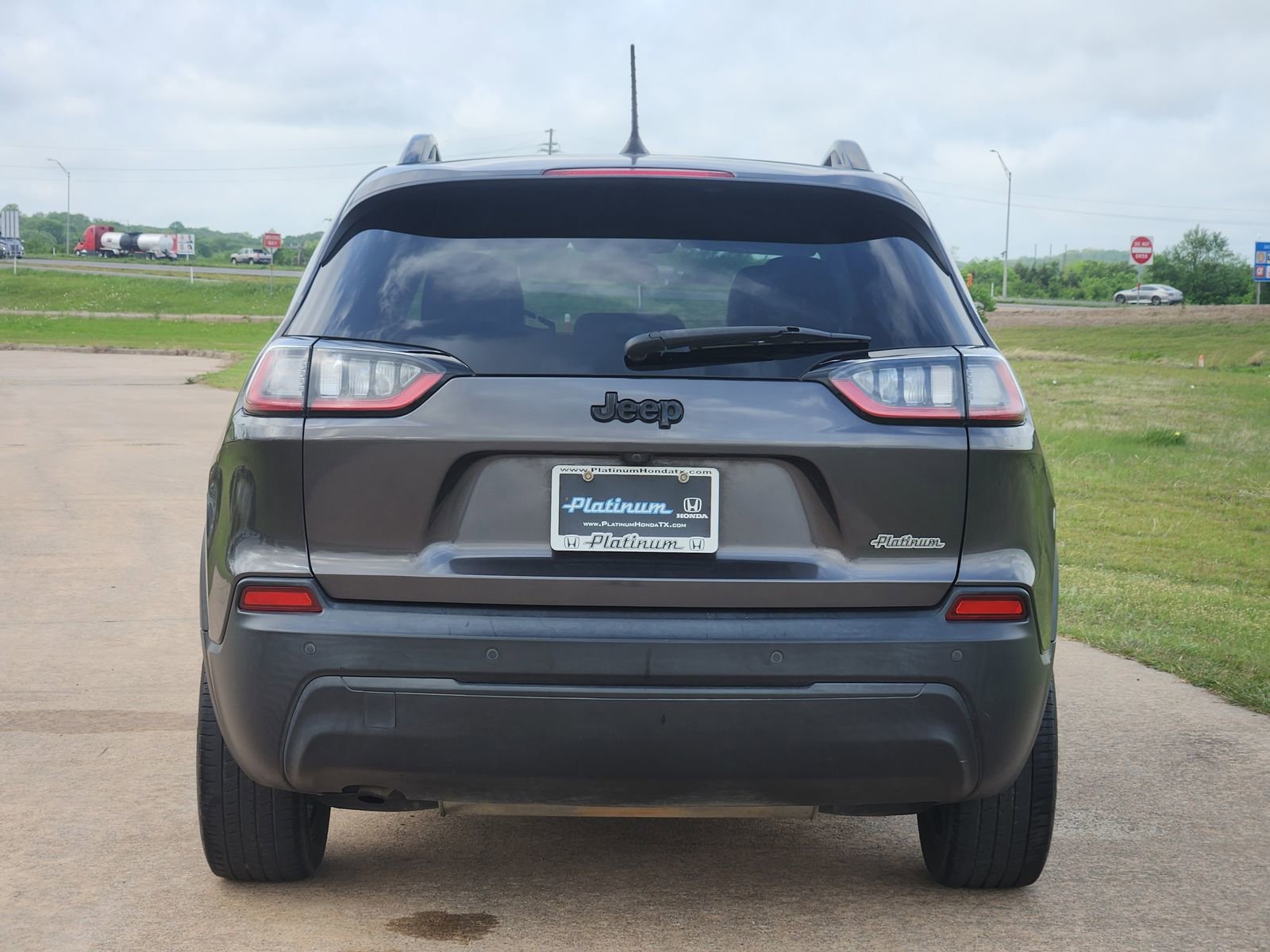 Used 2019 Jeep Cherokee Latitude Plus image 8