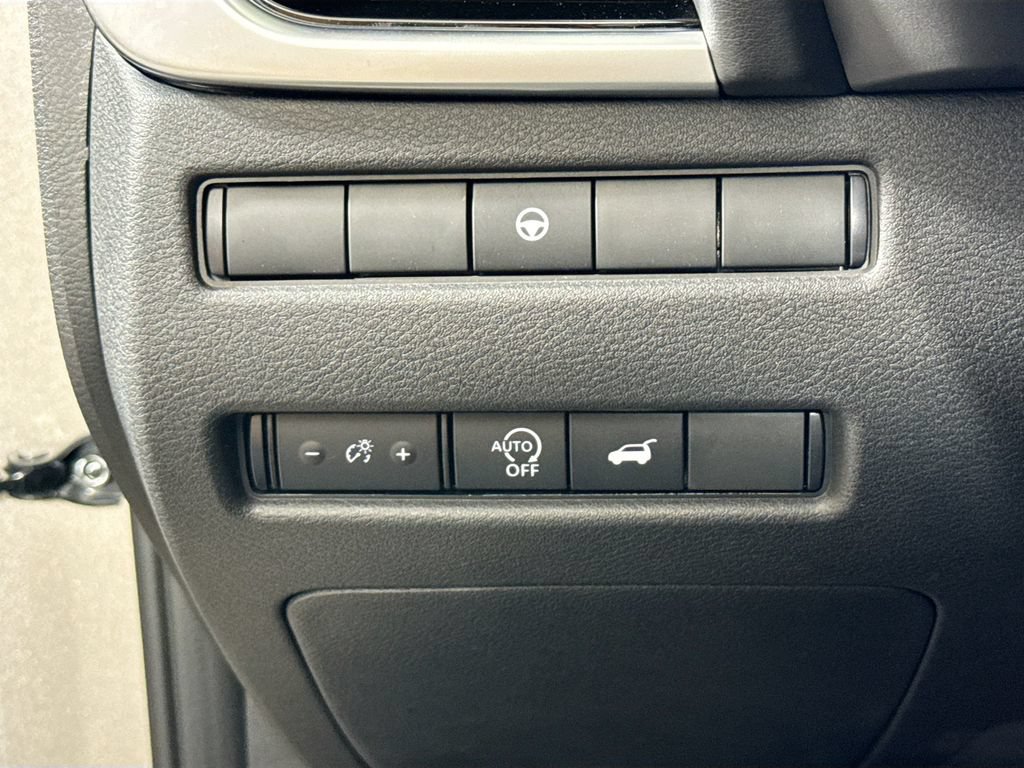 Used 2025 Nissan Rogue SL AWD/4WD image 10
