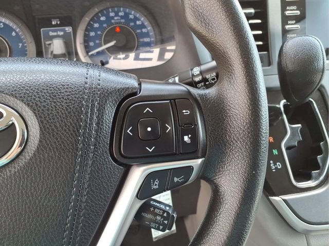 Used 2020 Toyota Sienna L image 17