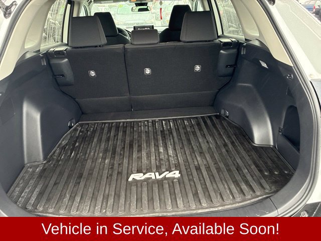 Used 2021 Toyota RAV4 LE AWD/4WD image 14