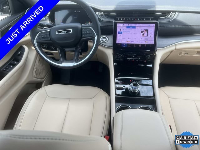 Certified 2025 Jeep Grand Cherokee Limited w/ Trailer Tow Package AWD/4WD image 15