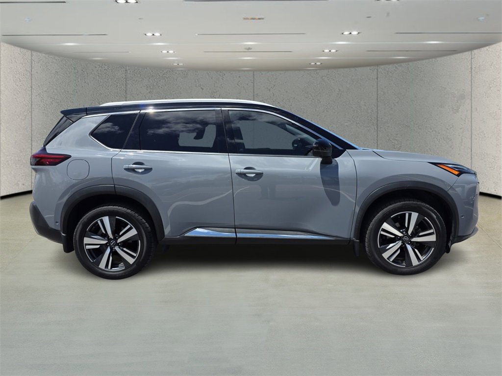 Used 2022 Nissan Rogue Platinum w/ Head-Up Display Package image 2