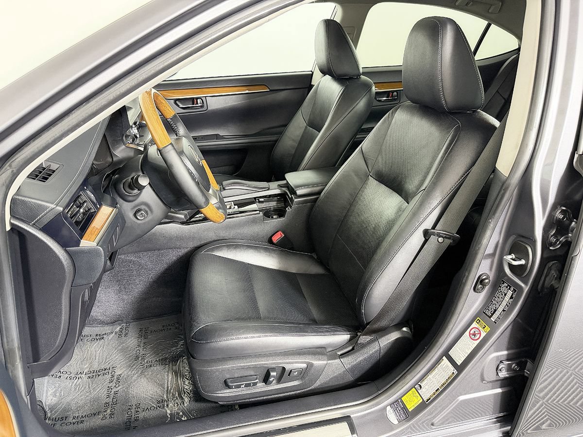 Used 2014 Lexus ES 300h w/ Luxury Package w/Bamboo Trim FWD image 32