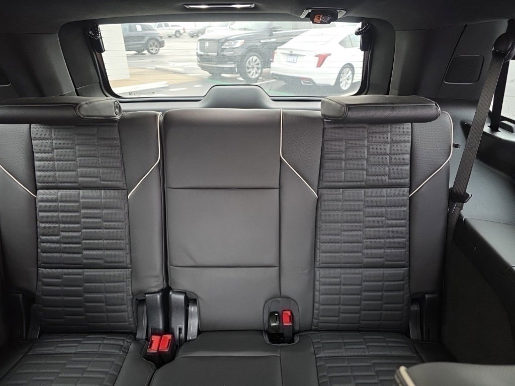 Used 2025 Cadillac Escalade V image 11